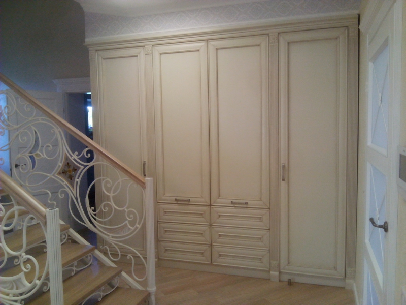 шкаф в прихожей