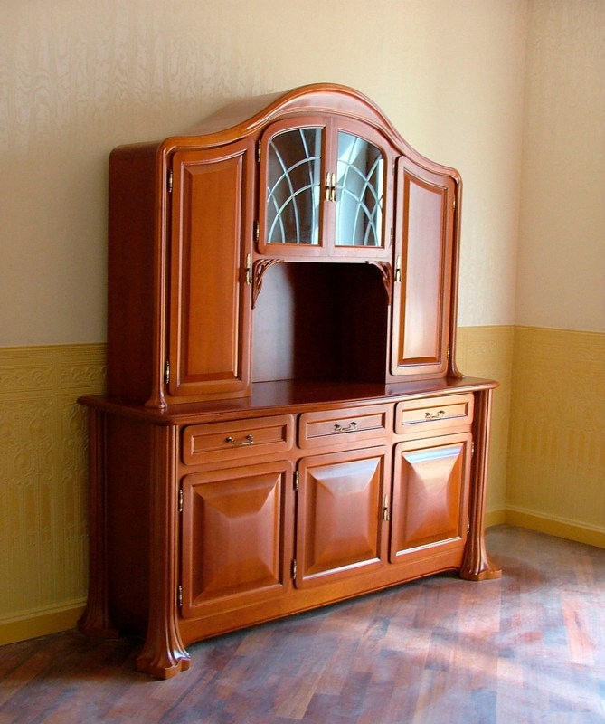 сервант модерн